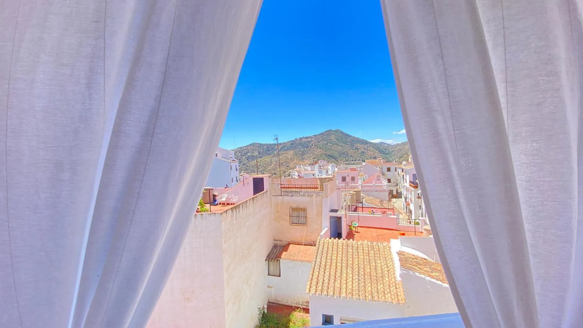 Casa Miguel - 3 Beautiful Apartments Availabe Sayalonga