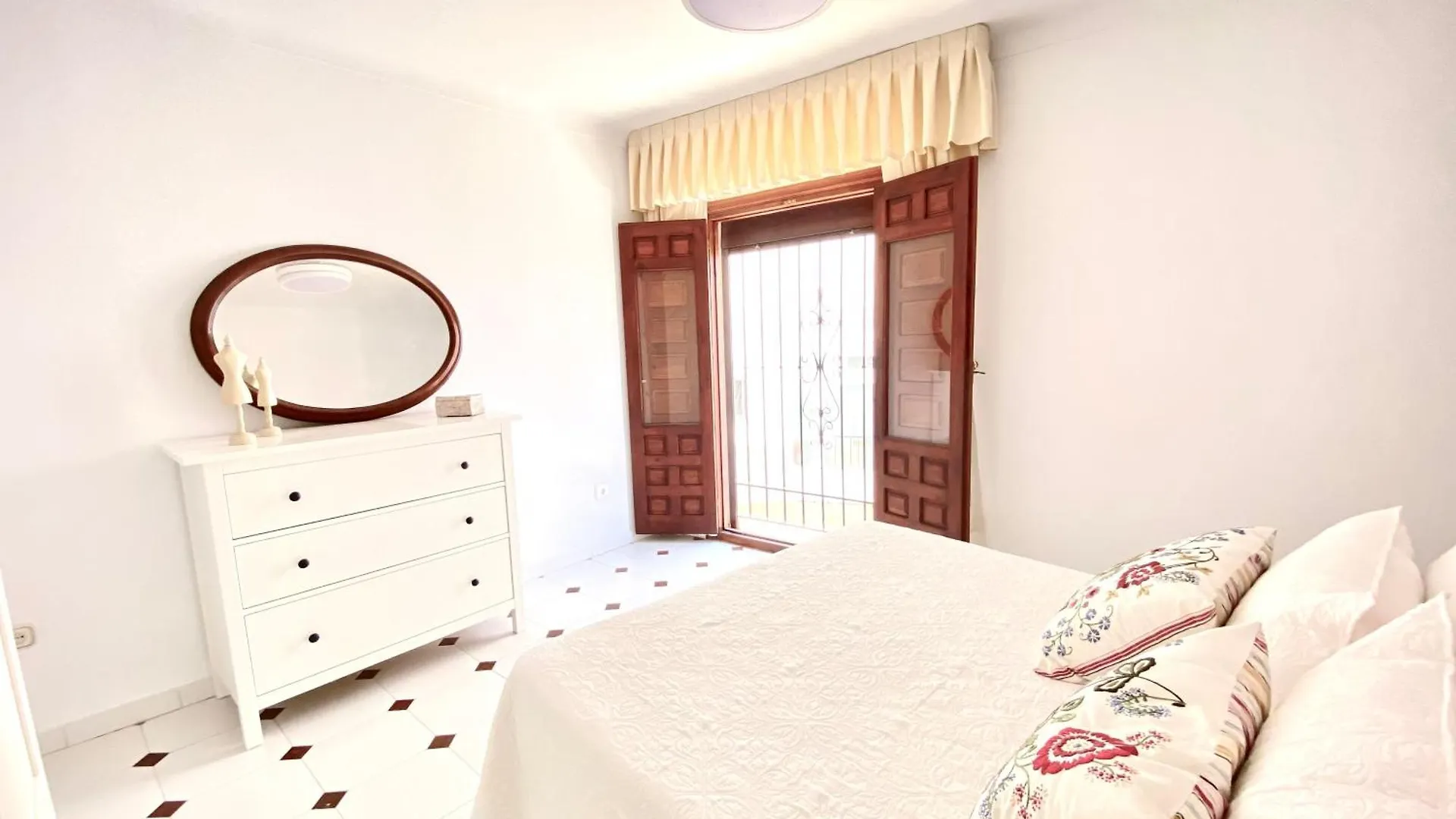 Casa Miguel - 3 Beautiful Apartments Availabe Sayalonga