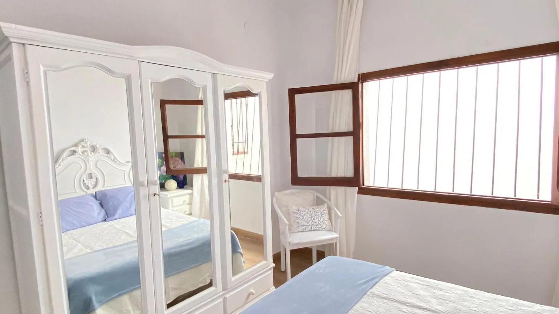 Casa Miguel - 3 Beautiful Apartments Availabe Sayalonga 0*,  Spain