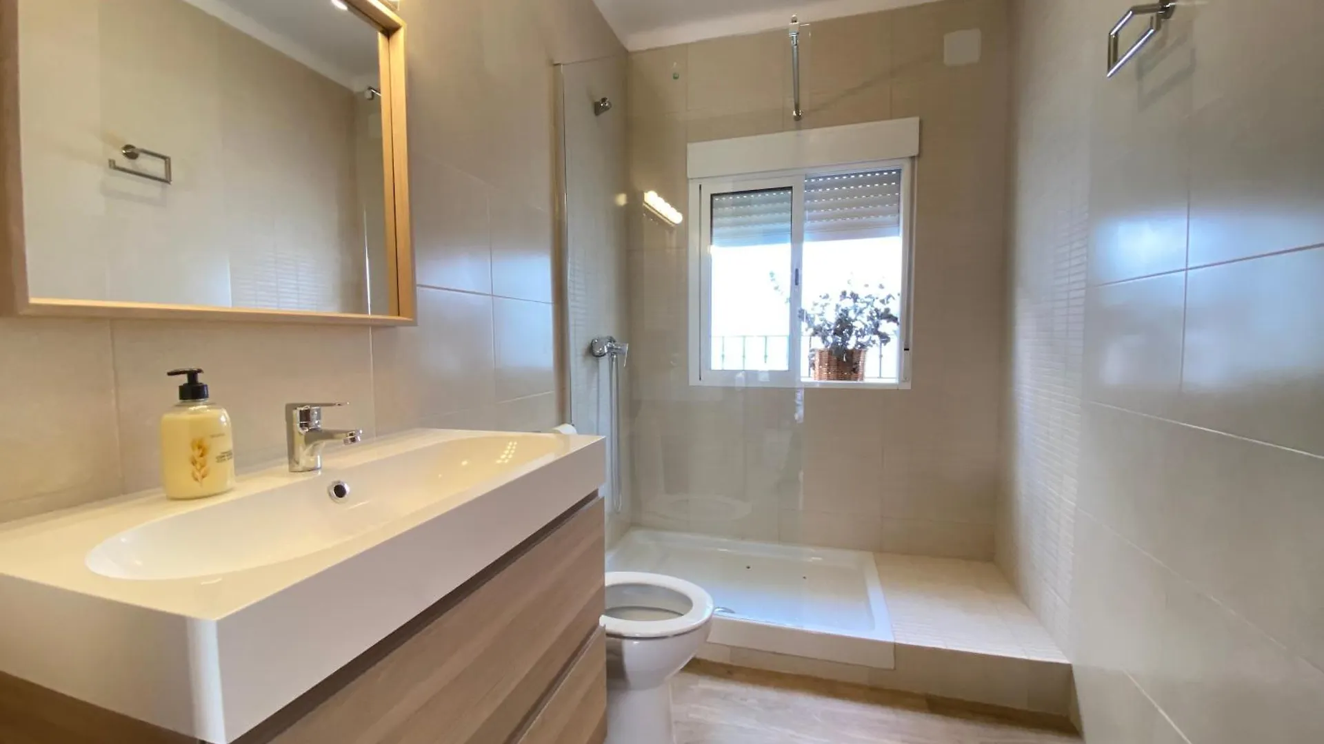 Casa Miguel - 3 Beautiful Apartments Availabe Sayalonga