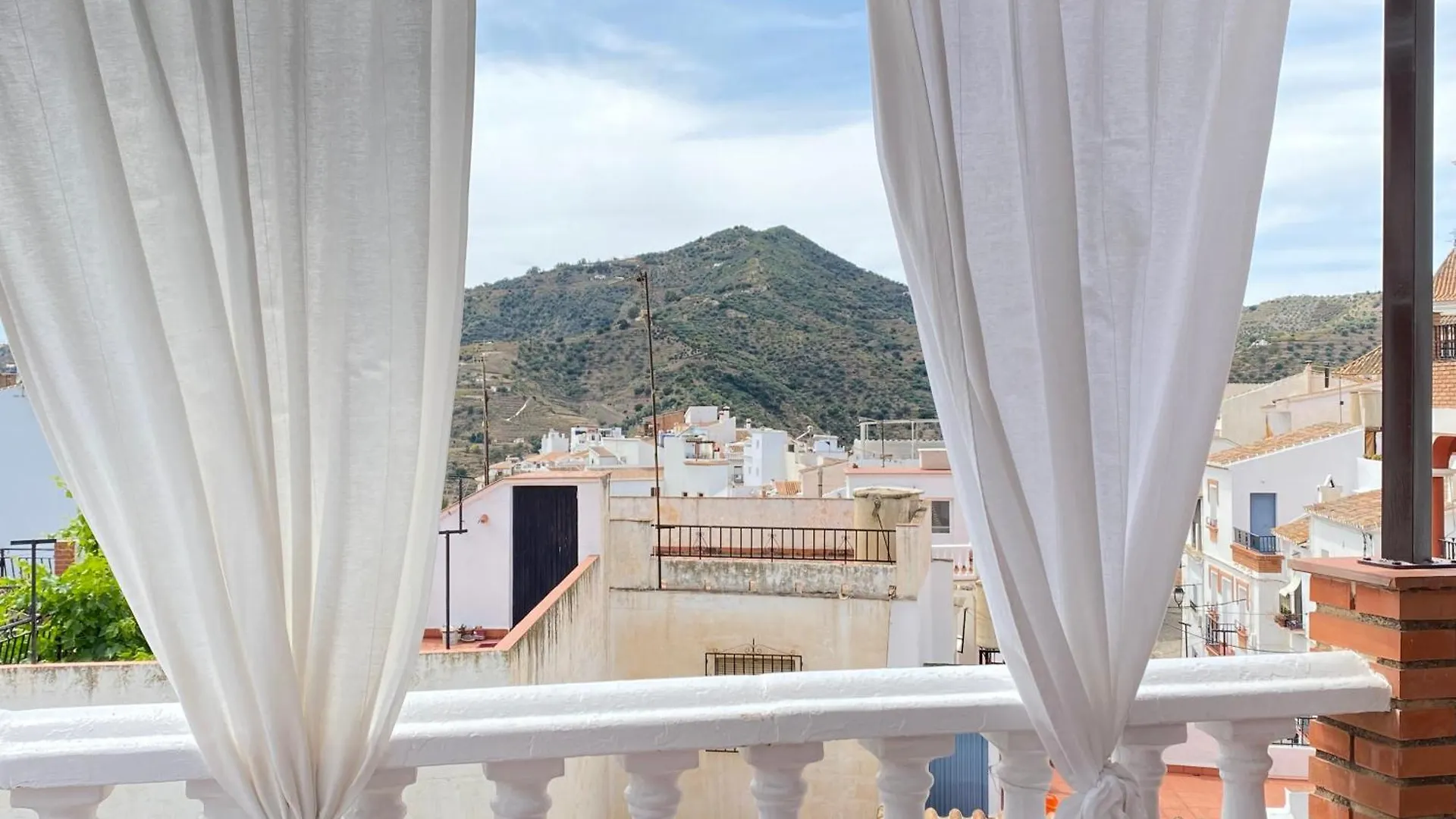 Casa Miguel - 3 Beautiful Apartments Availabe Sayalonga Spain