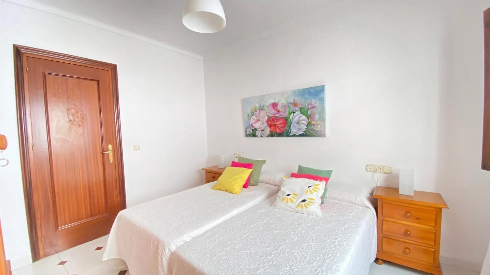 Casa Miguel - 3 Beautiful Apartments Availabe Sayalonga 0*,  Spain